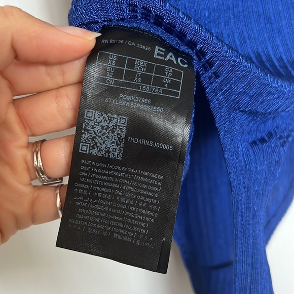 Guess Los Angles Deep V Sleeveless Ribbed Bodysuit - Picture 3 of 6